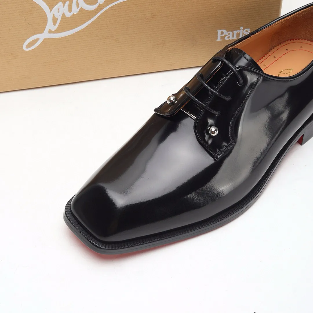 Batch 1,080 yuan 💰••New real shots••CL～High-end men’s 👔casual•loafers with red soles! ••🆑Genuine and top-quality goods from original orders ••✅💯 Purchase goods from top-quality original orders! Original imported patterned cowhide ➕Imported cowhide lining ➕Cowhide feet ➕Original leather outsole~🉑️Feel free to compare the authentic ones! Size: 38-44 (45.46.47 can be customized)